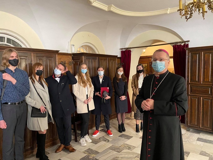 Maturzyści u Czarnej Madonny