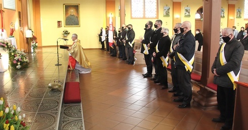 Wprowadzenie relikwii św. Faustyny do parafii pw. NMP w Jastrowiu