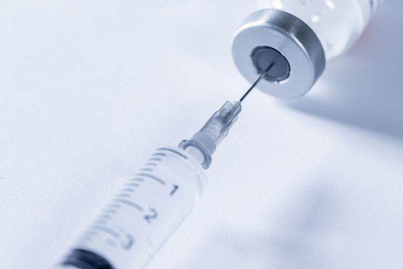 Testują podawanie dwóch różnych dawek szczepionki