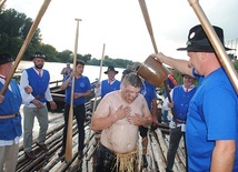 Mianowanie fryca na flisaka.