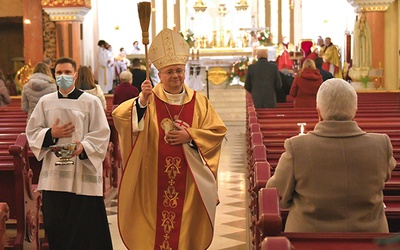 	Kleryk Rafał Kierczuk podczas Triduum Paschalnego w sanktuarium Miłosierdzia Bożego w Świebodzinie.