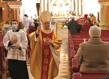 	Kleryk Rafał Kierczuk podczas Triduum Paschalnego w sanktuarium Miłosierdzia Bożego w Świebodzinie.
