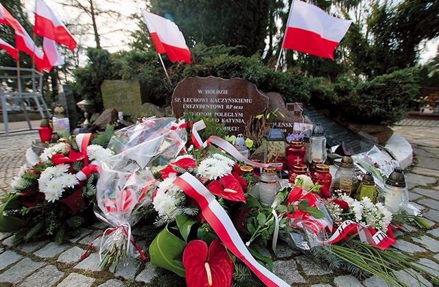 Pamięć o katastrofie smoleńskiej wiąże się bezpośrednio z pamięcią o ofiarach Katynia.