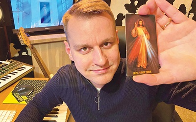 – Tą muzyką chcemy pomagać innym w modlitwie – podkreśla Jacek Hoduń. 