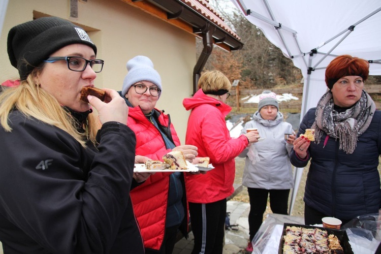 Msza św. przy kaplicy Jezusa Miłosiernego na Klimasce w Beskidzie Małym