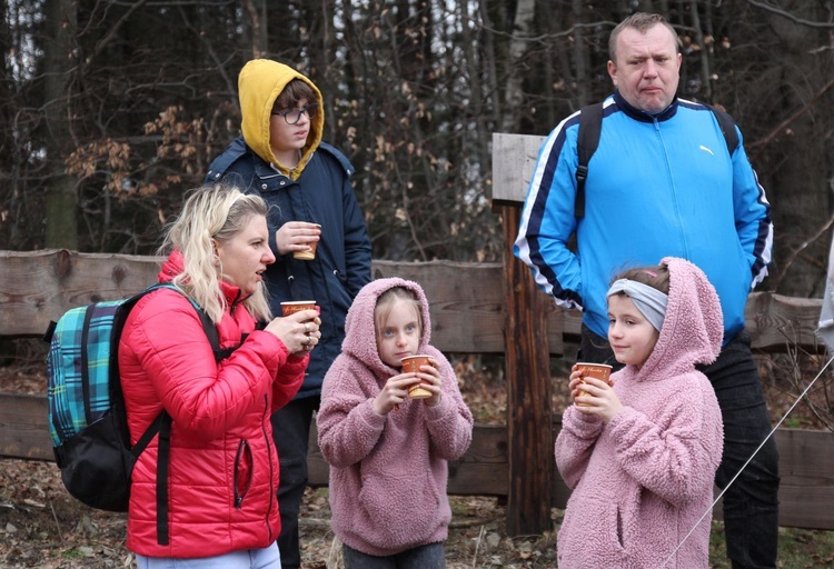 Msza św. przy kaplicy Jezusa Miłosiernego na Klimasce w Beskidzie Małym