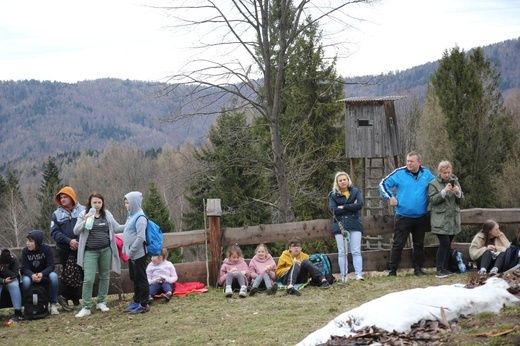 Msza św. przy kaplicy Jezusa Miłosiernego na Klimasce w Beskidzie Małym