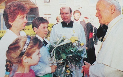 	Ojciec Święty szpital dziecięcy w Olsztynie odwiedził 6 czerwca 1991 roku.