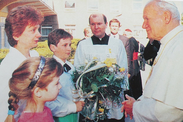 	Ojciec Święty szpital dziecięcy w Olsztynie odwiedził 6 czerwca 1991 roku.