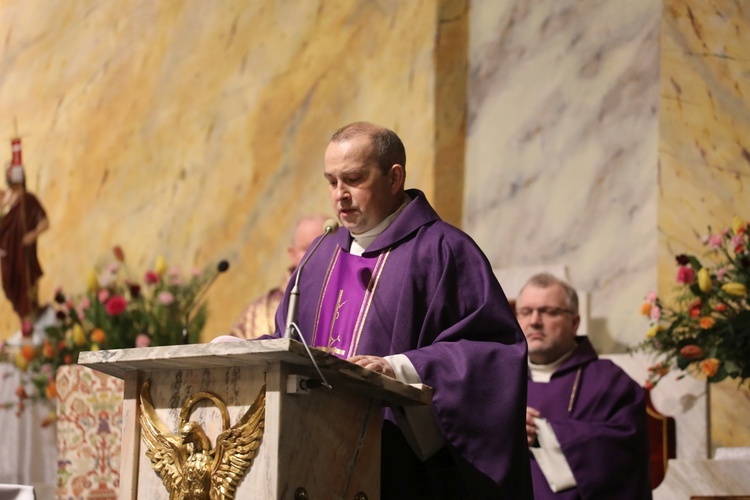 Ostatnie pożegnanie śp. ks. prał. Krzysztofa Ryszki w parafii NSPJ w Bielsku-Białej