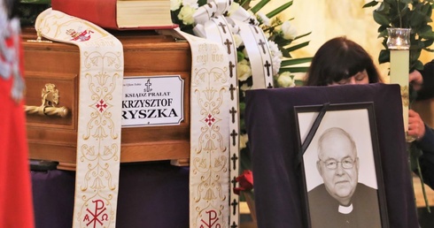Pogrzeb śp. ks. prał. Krzysztofa Ryszki w Bielsku-Białej Wapienicy