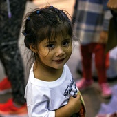 Jedno z dzieci, które ostatnio przeszły nielegalnie granicę USA z Meksykiem.