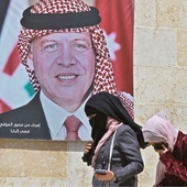 Plakat z królem Abdullahem II na ulicy w Ammanie.