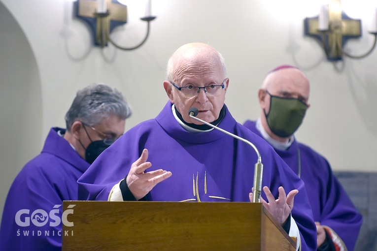 Pogrzeb Kazimierza Regmunta, brata bp. Stefana z diecezji zielonogórsko-gorzowskiej