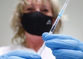 MZ: Szczepienie ozdrowieńców nie wcześniej niż 3 miesiące od pozytywnego wyniku testu