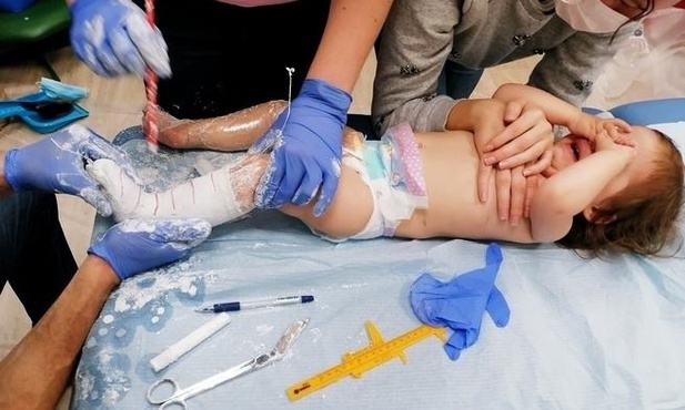 Rodzice Niny mają coraz mniej czasu, aby zapłacić za najdroższy lek świata.