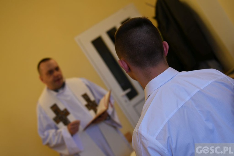 Chrzest i bierzmowanie w Zakładzie Poprawczym i Schronisku dla Nieletnich