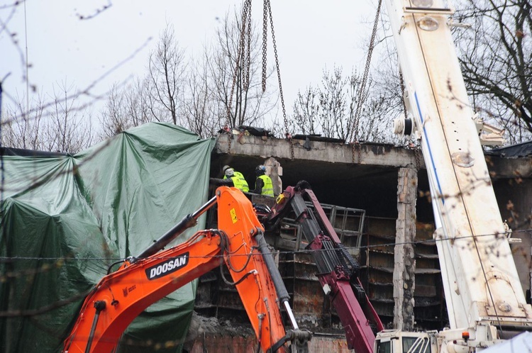 Rozbiórka murów hali spalonego Archiwum Urzędu Miasta Krakowa