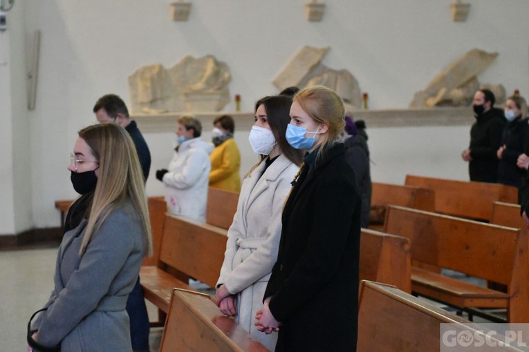 Czuwanie dla młodzieży "Spotkać Zmartwychwstałego" w Zielonej Górze
