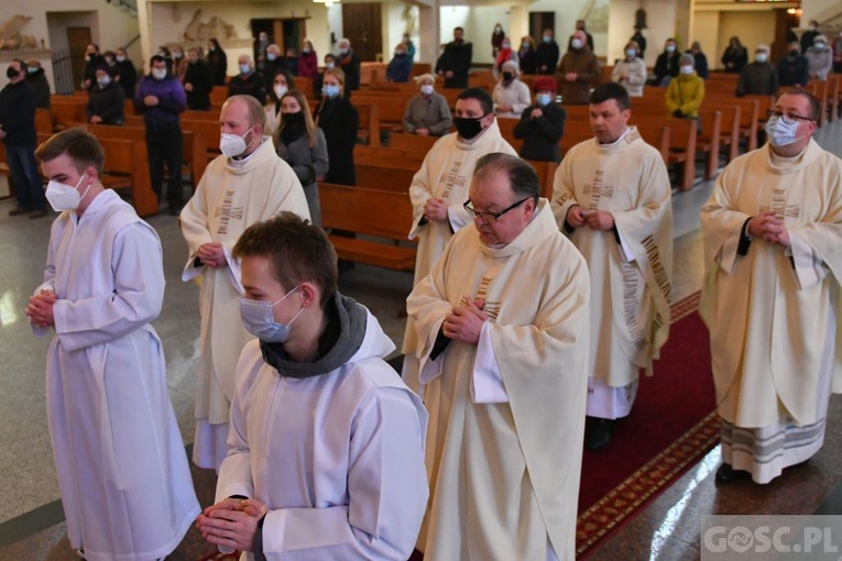 Czuwanie dla młodzieży "Spotkać Zmartwychwstałego" w Zielonej Górze
