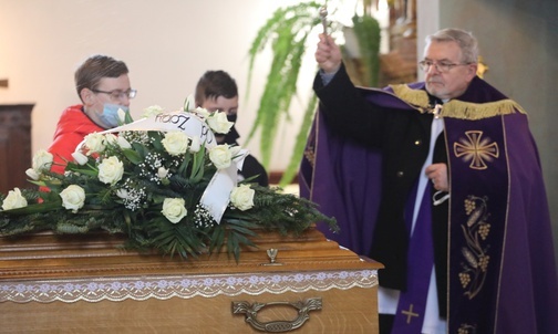 Modlitwy nad trumną poprowadził ks. Czesław Bloch SCJ.