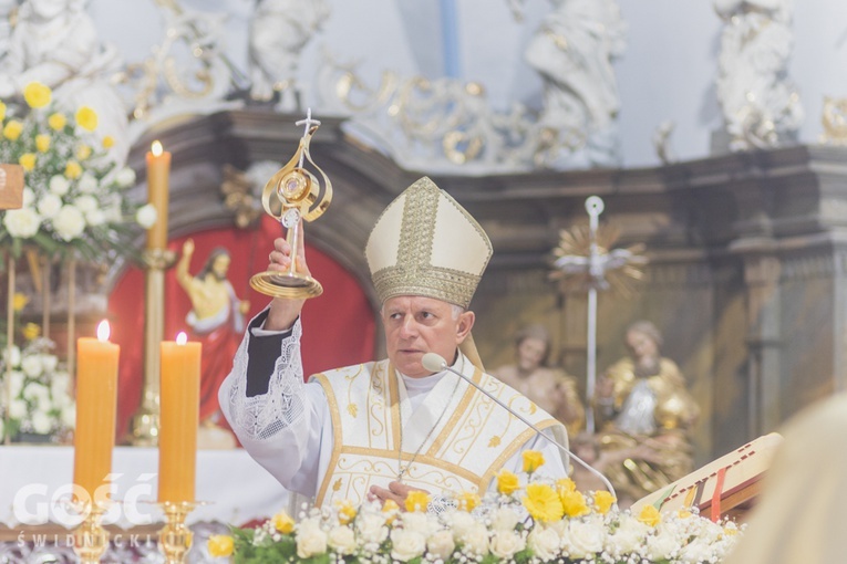 Lutomia Dolna. Intronizacja relikwii św. Jana Pawła II