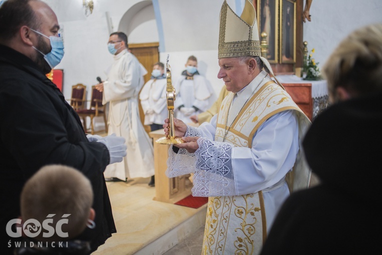Lutomia Dolna. Intronizacja relikwii św. Jana Pawła II