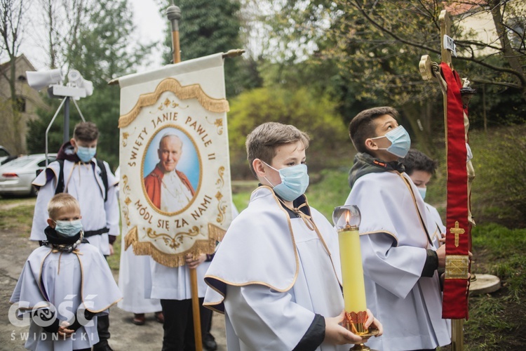 Lutomia Dolna. Intronizacja relikwii św. Jana Pawła II