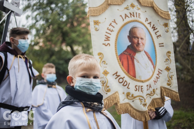 Lutomia Dolna. Intronizacja relikwii św. Jana Pawła II