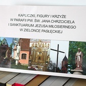 	W powstanie albumu zaangażowani byli zarówno kapłani, jak i parafianie, a także samorząd gminy Pasłęk.