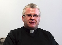 Ksiądz Robert Serafin ma nadzieję, że w ten sposób uda się pomóc osobom, które w innych okolicznościach nie miałyby dostępu do specjalisty.