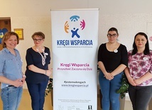 Na zdjęciu (od lewej): psycholog Joanna Zarzycka,  Anna Dziąsko, przewodnicząca bytomskiego koła PSONI, Paulina Grzejdziak, wychowanka OREW i uczestniczka projektu, oraz Jolanta Misiek, koordynatorka  projektu Kręgu Wsparcia.