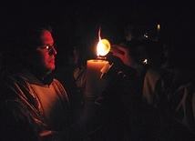 – Nabożeństwem Drogi Światła przygotowujemy się do zesłania Ducha Świętego – mówią członkowie duszpasterstwa na Karłowicach. 