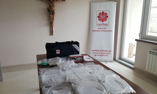 Najmłodsi pacjenci z Bielska-Białej dostali respirator od Caritas
