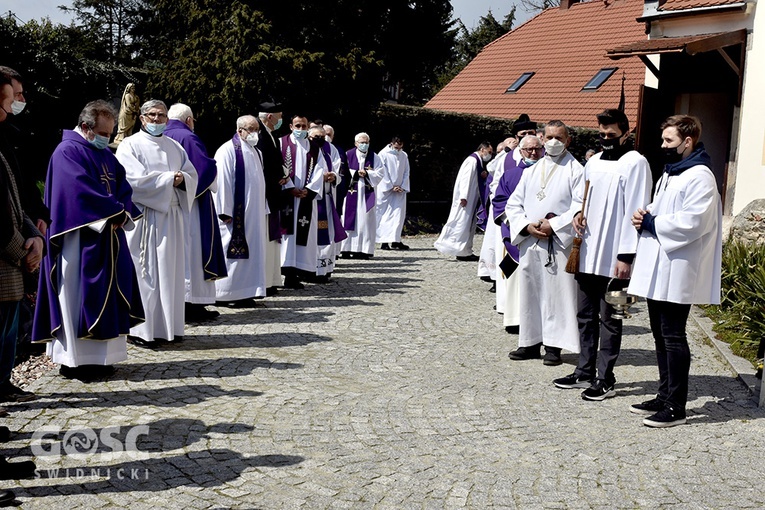 Pogrzeb ks. Stanisława Pluty, wieloletniego proboszcza parafii w Wirach