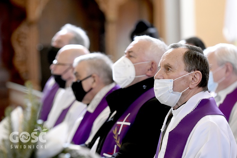 Pogrzeb ks. Stanisława Pluty, wieloletniego proboszcza parafii w Wirach