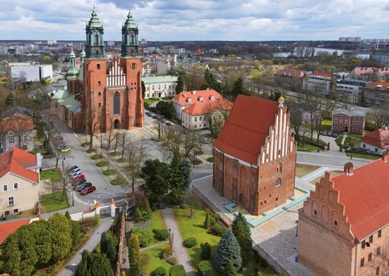 Po latach gruntownej renowacji w 1055. rocznicę chrztu Polski otwarto na nowo kościół pw. Najświętszej Maryi Panny  in Summo Posnaniensi.