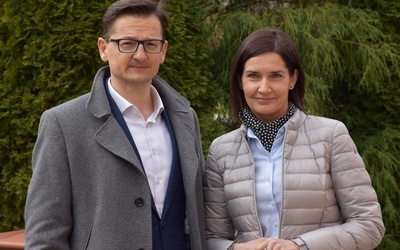 Lidia Witkowska i Waldemar Fijołek zachęcają do zapoznania się z ofertą.