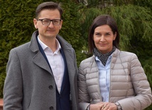 Lidia Witkowska i Waldemar Fijołek zachęcają do zapoznania się z ofertą.