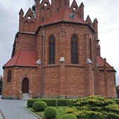 Kościół zbudowano z cegły ceramicznej w 1869 roku.