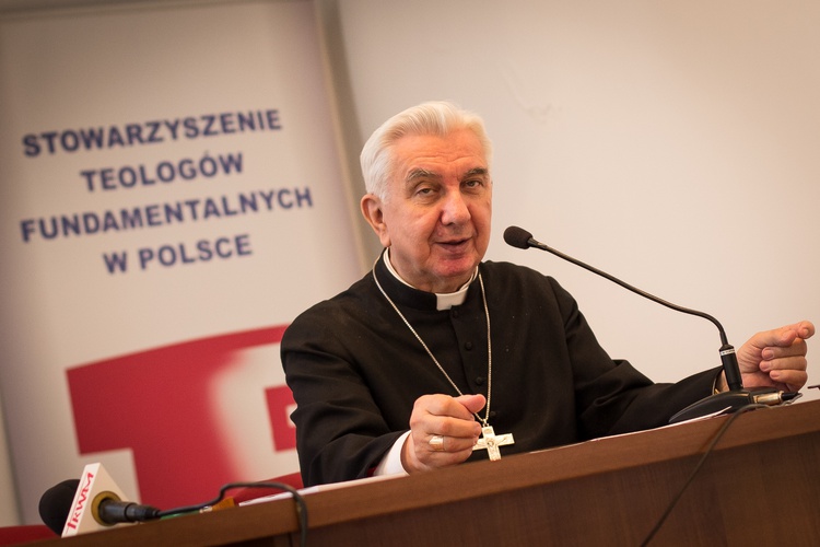 Abp Wojciech Ziemba w obiektywie GN