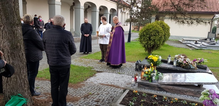 Pogrzebień. Poświęcenie symbolicznego nagrobka ks. Jana Pytlika