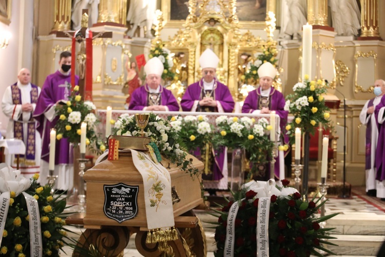 Pogrzeb śp. ks. prał. Jana Sopickiego w Białej