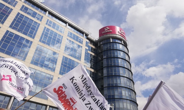 Katowice. Protest pod siedzibą Tauronu. Solidarność: Nie pozwolimy na rozbiór Tauronu