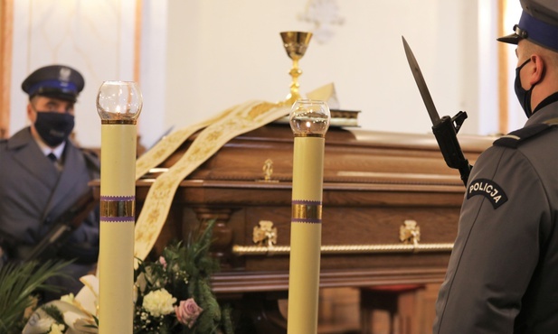 Ostatnie pożegnanie ks. Pawła Mieleckiego w kościele w Kętach.