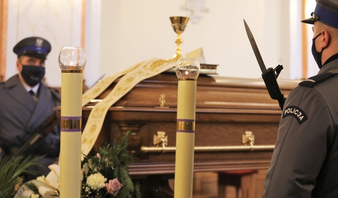 Ostatnie pożegnanie ks. Pawła Mieleckiego w kościele w Kętach.