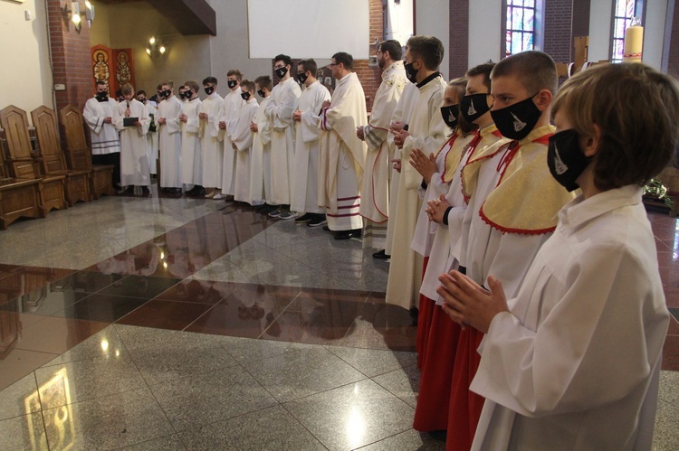 Brzesko. Błogosławieństwo nowych lektorów parafii Miłosierdzia Bożego