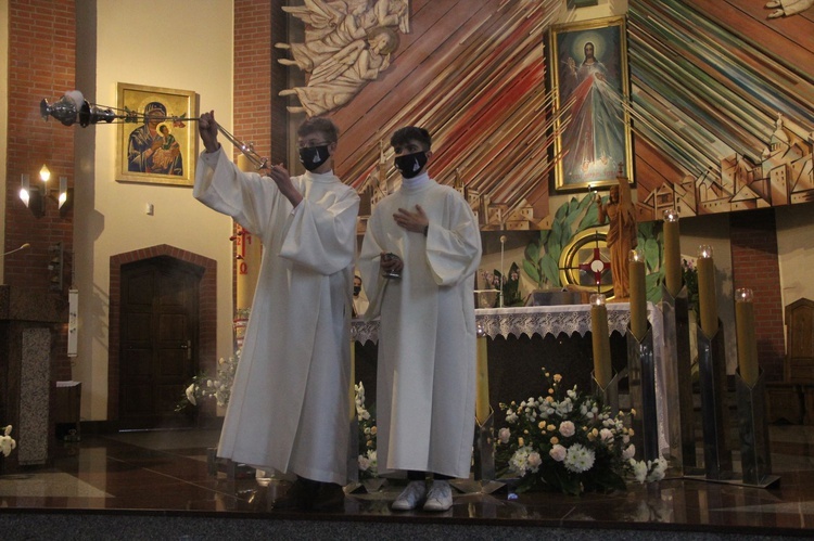 Brzesko. Błogosławieństwo nowych lektorów parafii Miłosierdzia Bożego