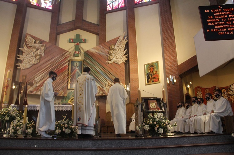 Brzesko. Błogosławieństwo nowych lektorów parafii Miłosierdzia Bożego