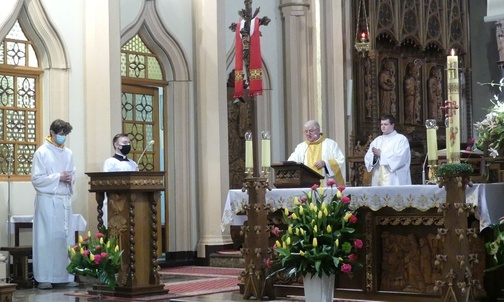 Podczas liturgii w Niedzielę Powołań w kościele Trójcy Przenajświętszej w Wilamowicach.